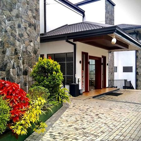 Riverbank Resort 감폴라 외부 사진