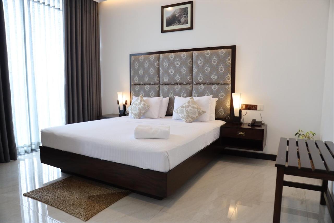 Riverbank Resort 감폴라 외부 사진