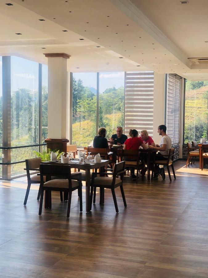 Riverbank Resort 감폴라 외부 사진