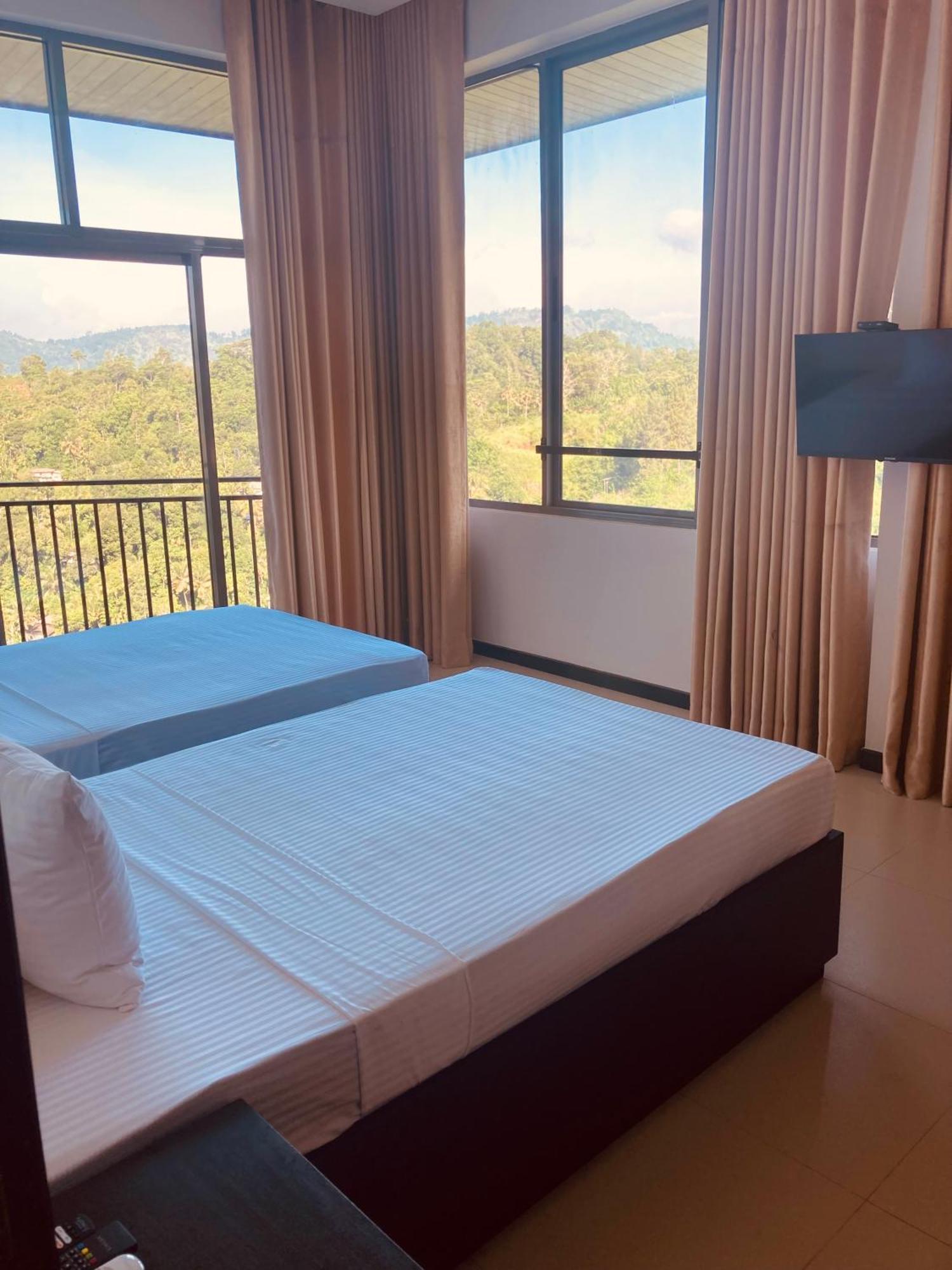Riverbank Resort 감폴라 외부 사진