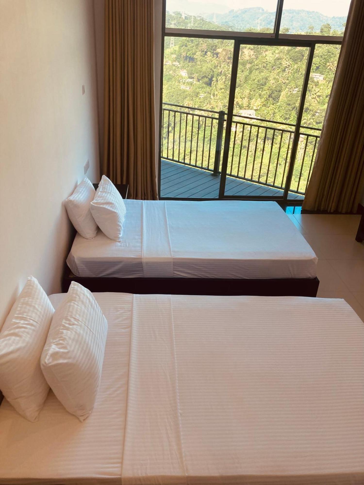 Riverbank Resort 감폴라 외부 사진