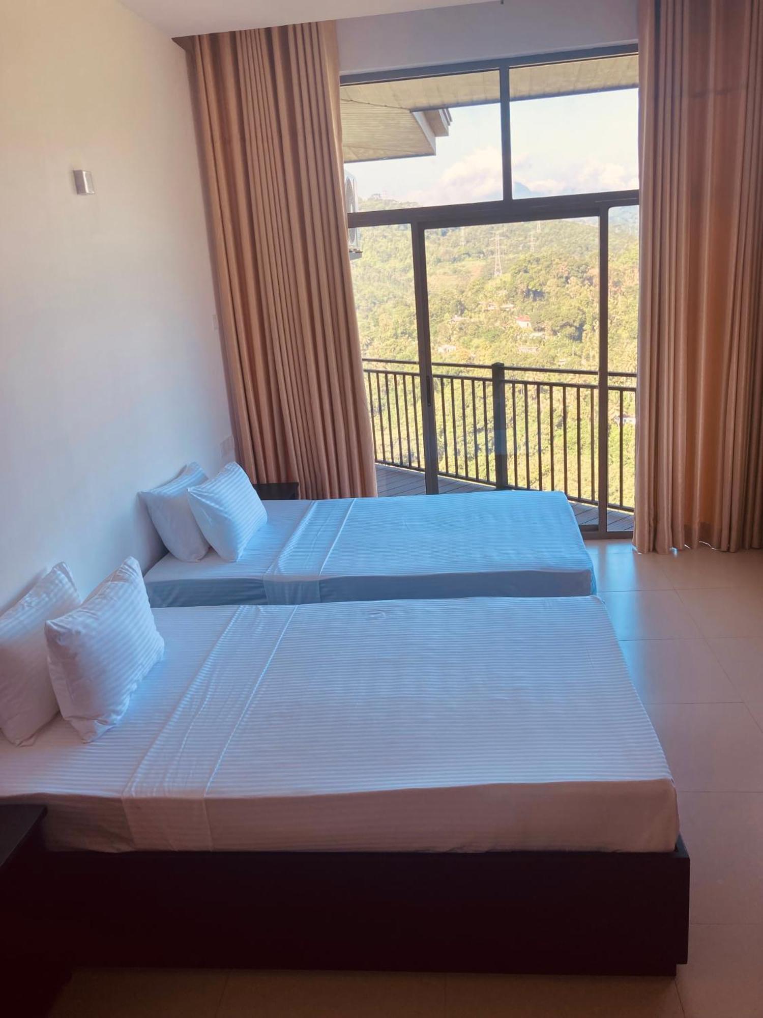 Riverbank Resort 감폴라 외부 사진